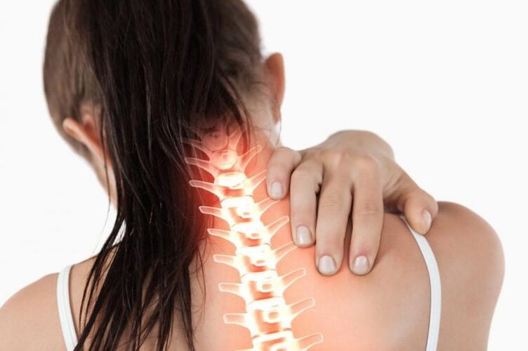 Nackenschmerzen sind ein Symptom der Osteochondrose der Halswirbelsäule
