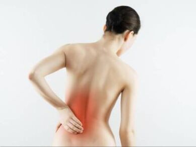 Rückenschmerzen in der Lendengegend einer Frau