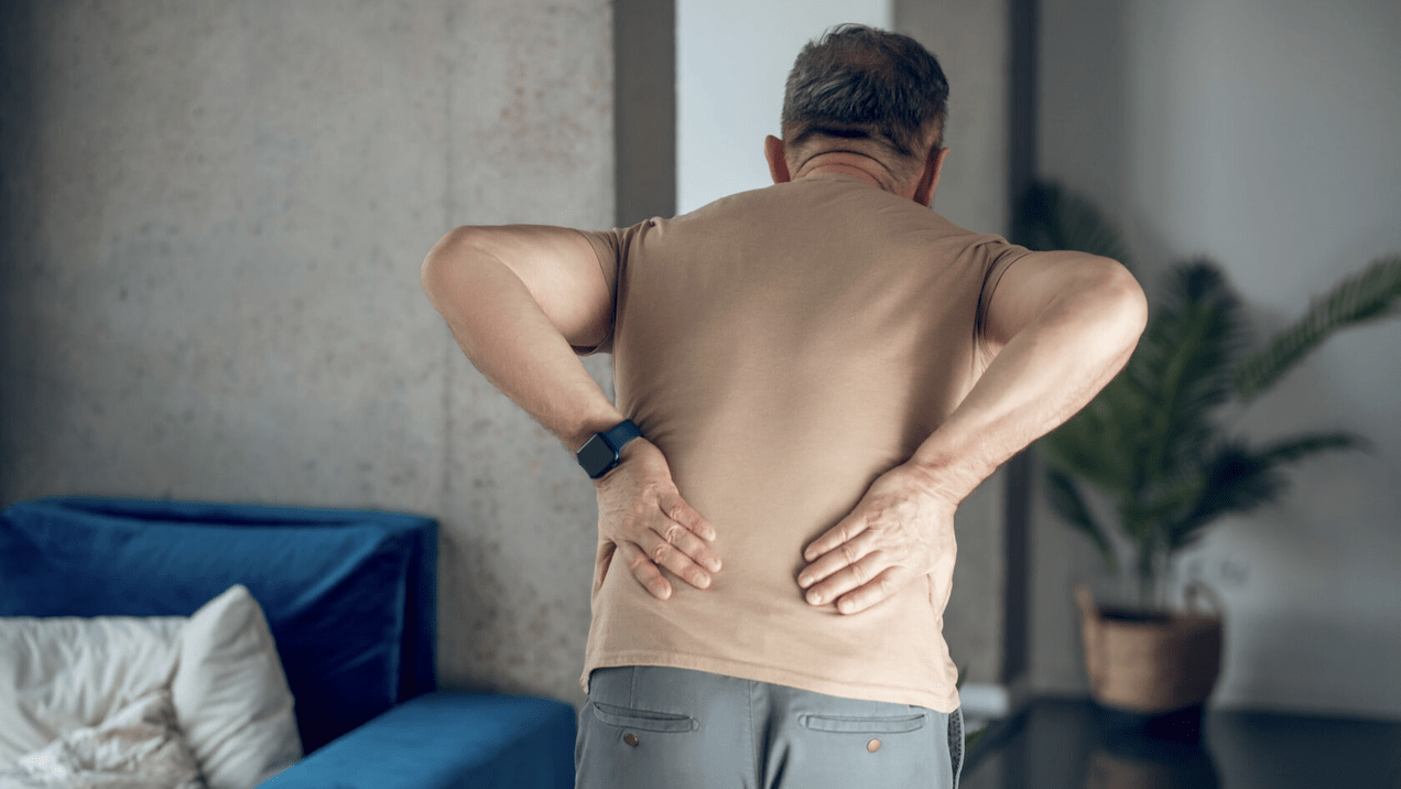 Rückenschmerzen im Lendenbereich bei einem Mann
